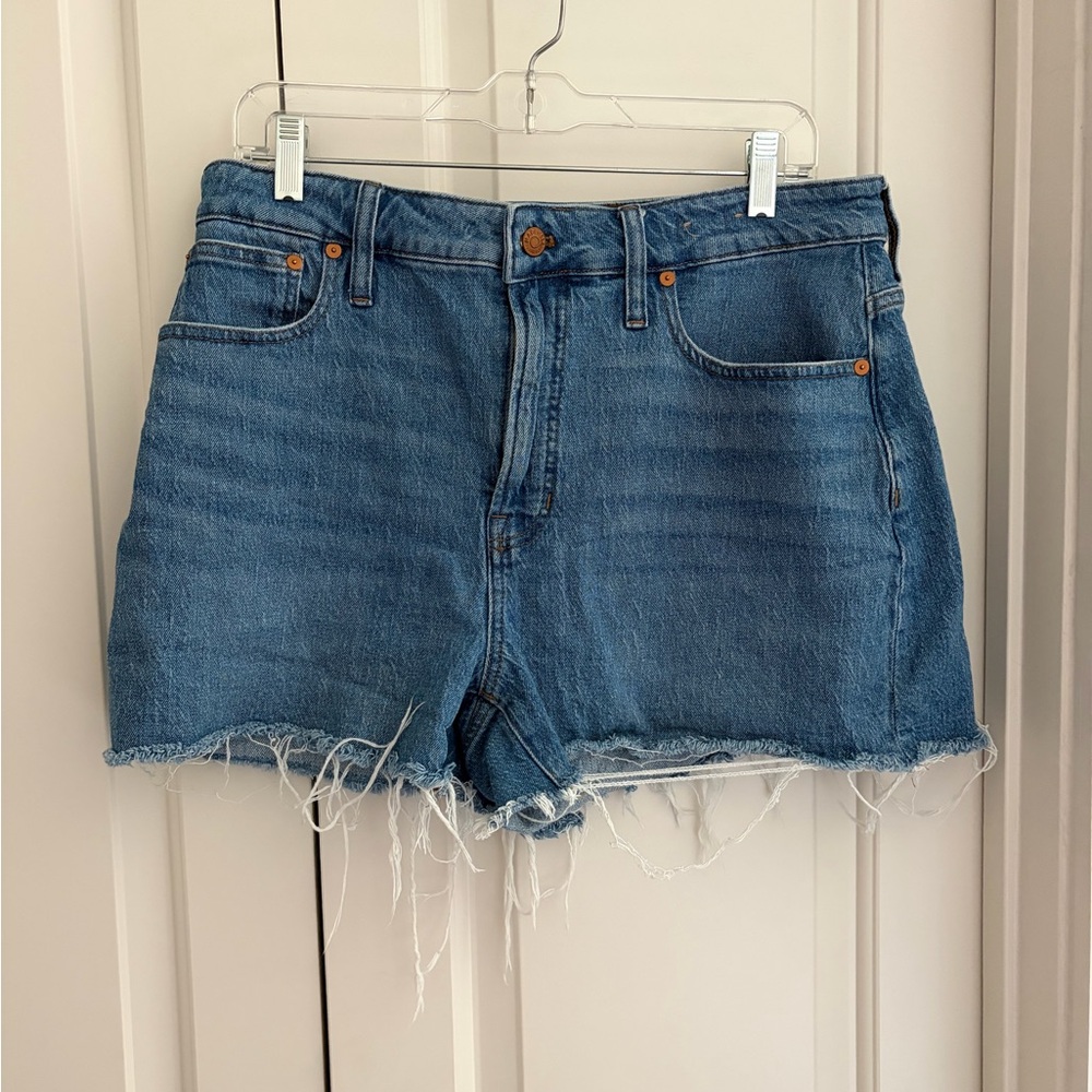 Madewell curvy perfect vintage Jean shorts. Size 31